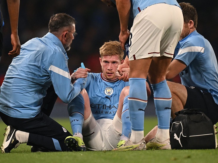 Kevin De Bruyne si při zisku titulu Manchesteru City zlomil stehenní šlachu